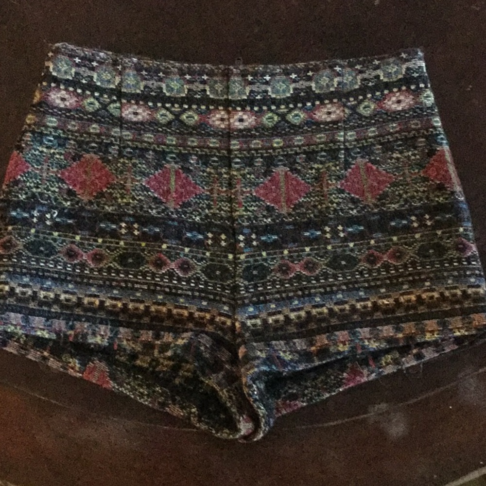 Ecote Textured Print Shorts. Size 2